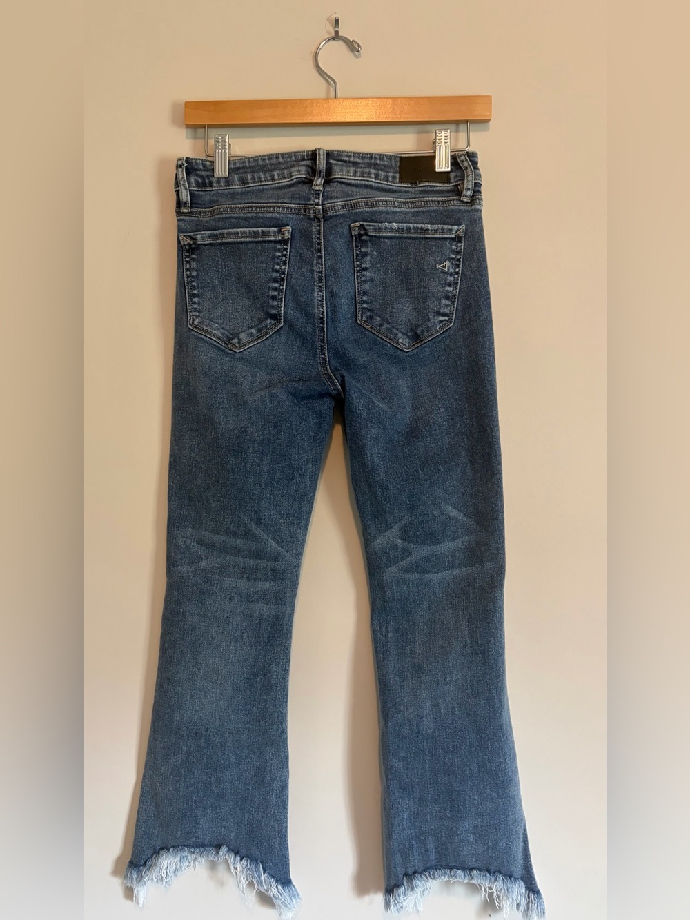 Hidden Happy Mid-Rise Medium Wash Distressed Cropped Flare Hem Jeans size 27 - Picture 6 of 12
